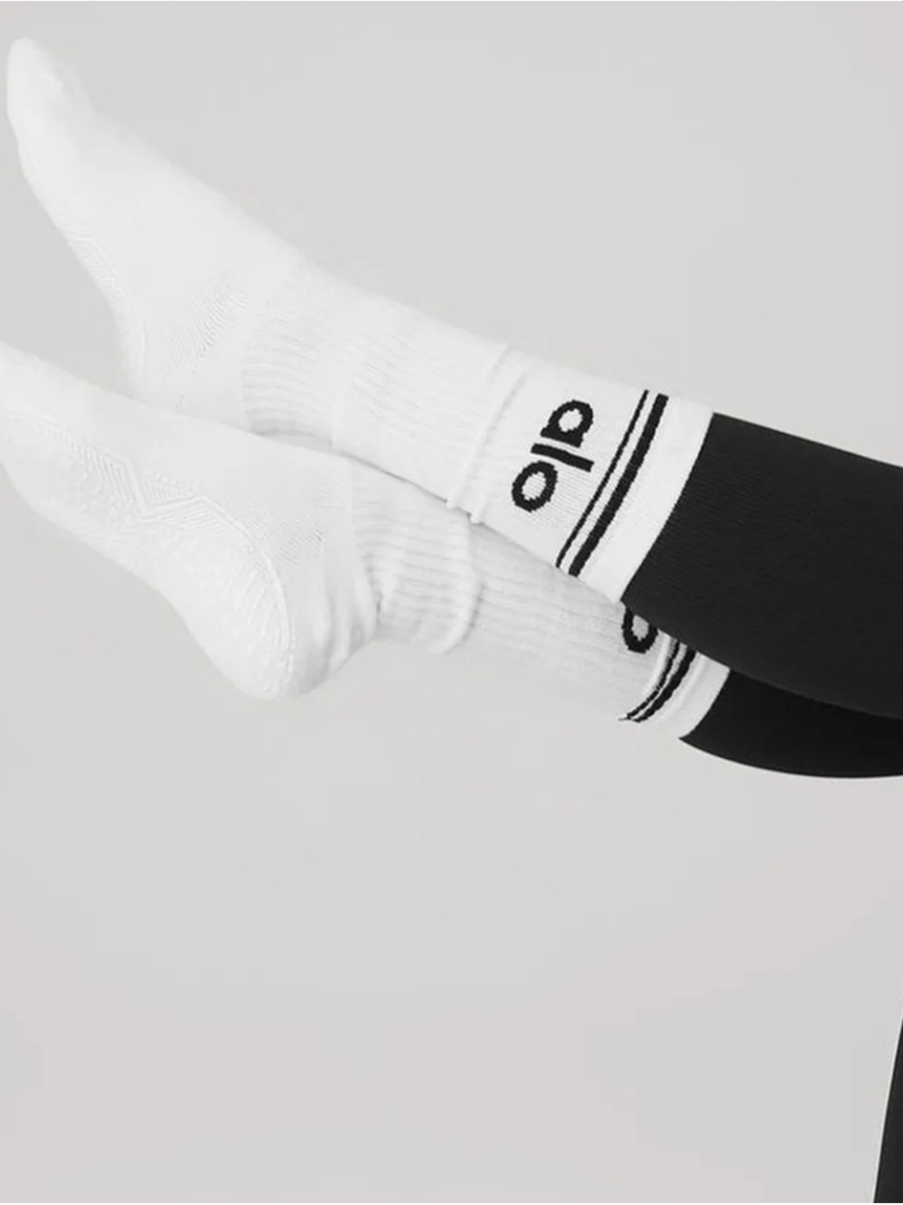 ALO YOGA Throwback Socks Size Large RT $34 Unisex